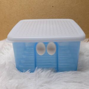 Tupperware Blue and White FridgeSmart Small 4.5 Cup Vent Container
